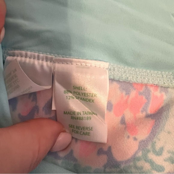 {Lilly Pulitzer} Luxletic Weekender Cropped Leggings - Mermaid Cove - Picture 7 of 13
